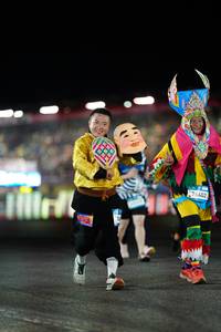 BIB: 
                            <button type="button" onclick="openModal(22995505)" class="btn btn-primary btn-sm float-right btn-popup" data-toggle="modal" data-target=".modal-high-quality">
                        <i class="fas fa-shopping-cart"></i> Add to Cart
                    </button>
                                            <button type="button" onclick="isThisMe(22995505, true)" class="btn btn-success btn-sm float-right btn-popup btn-isme hidden" data-toggle="tooltip" data-placement="bottom" title="นี่คือรูปของคุณใช่ไหม คลิกที่นี่เพื่อเอาเข้าอัลบั้ม">
                        <i class="fas fa-plus"></i> Add to album
                    </button>
                    <button type="button" onclick="isThisMe(22995505, false)" class="btn btn-warning btn-sm float-right btn-popup btn-isnotme hidden">
                        <i class="fas fa-ban"></i> Remove from album
                    </button>